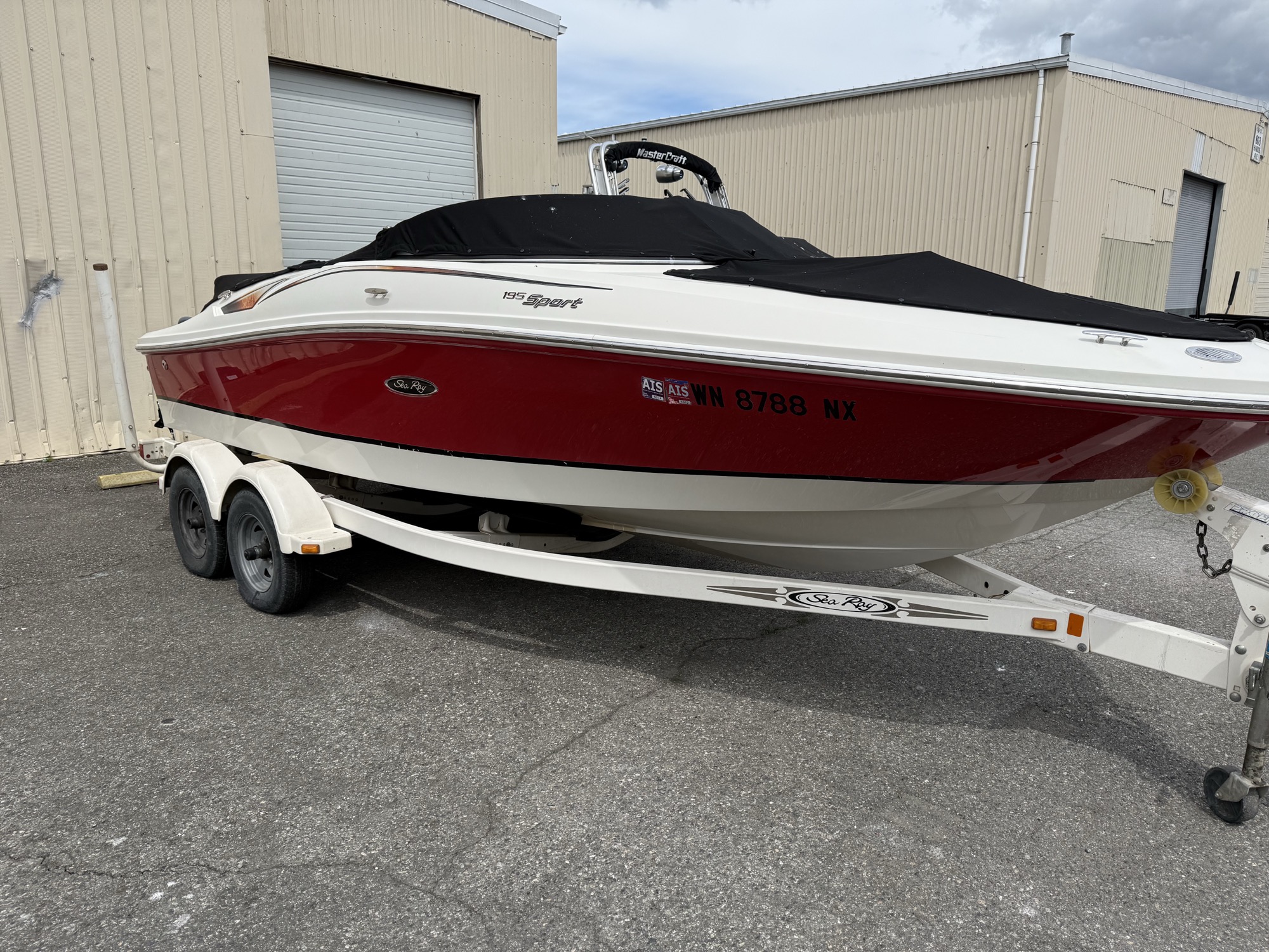 Red Sea Ray with restored gloss after a Spokane detail